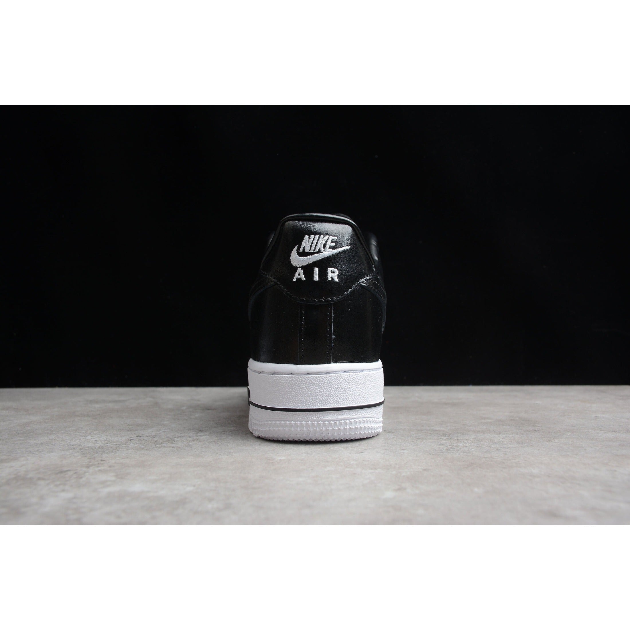 NEW AIR FORCE 1 BLACK AND WHITE