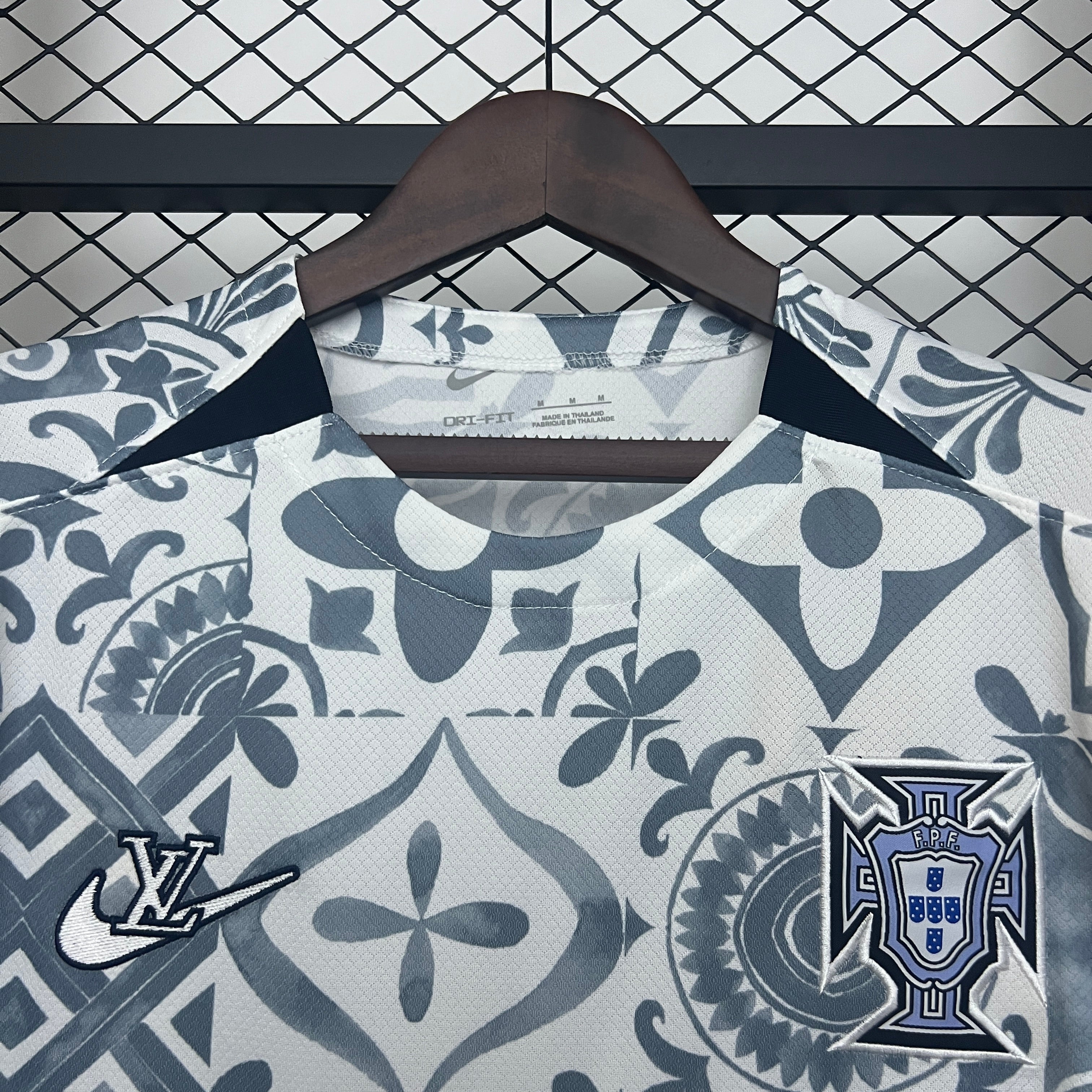 NEW CAMISETA Portugal ED LOUIS VUITTON 2025