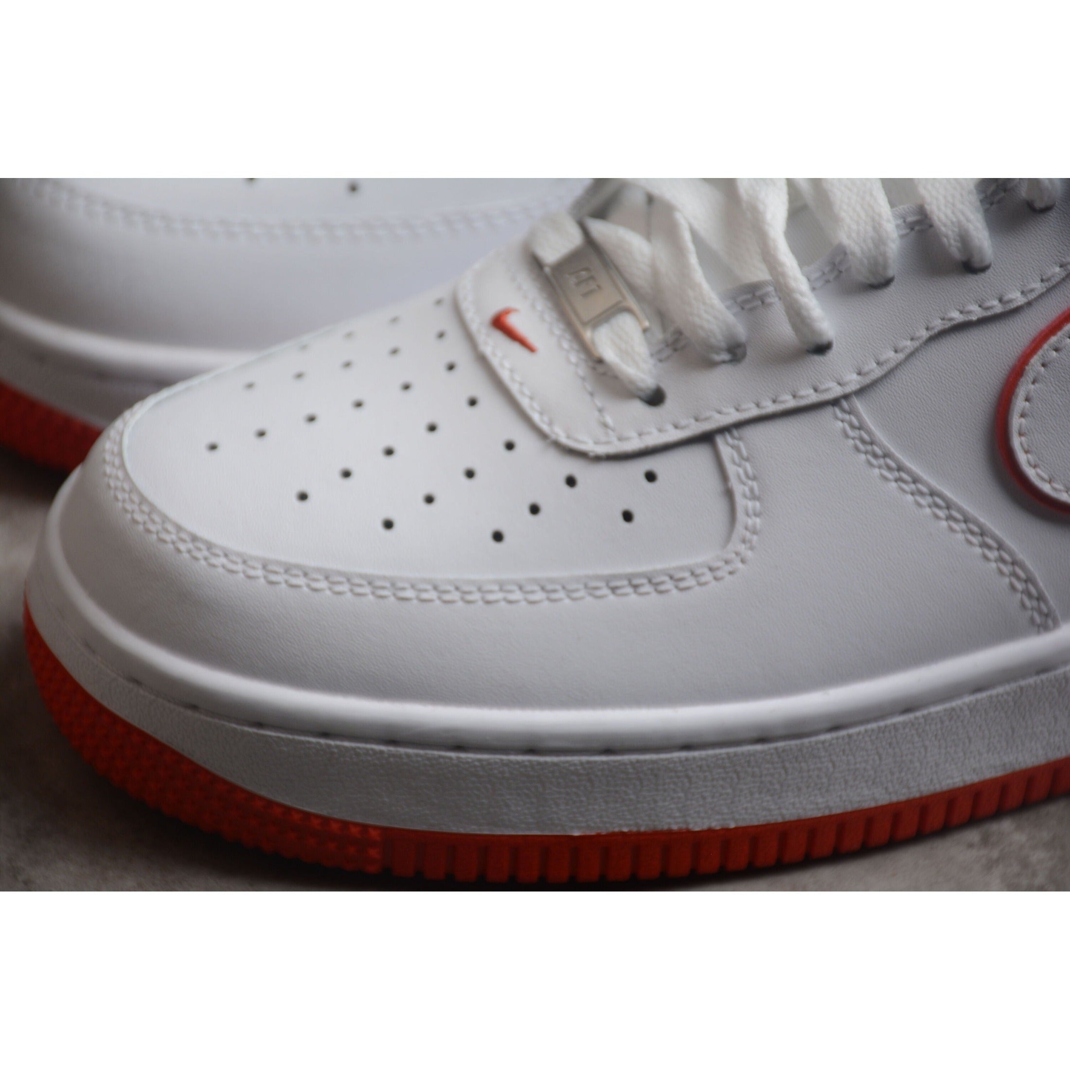 NEW AIR FORCE 1 WHITE AND RED