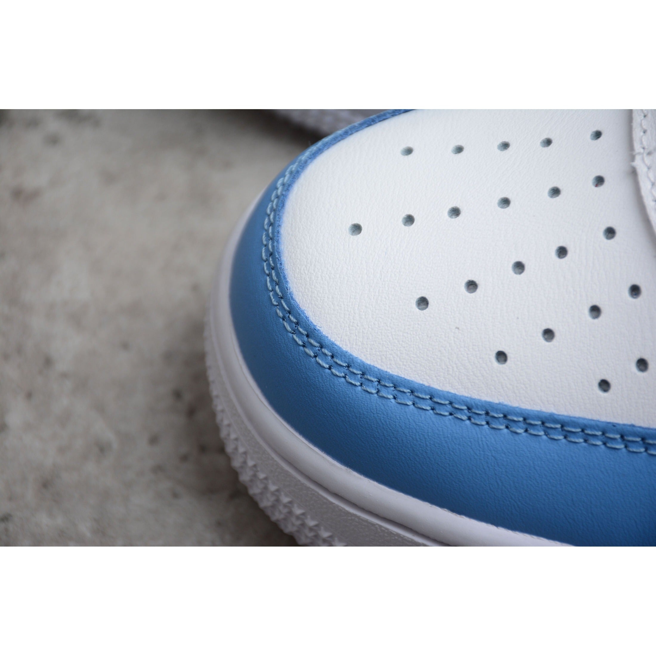 NEW AIR FORCE 1 UNO EDITION