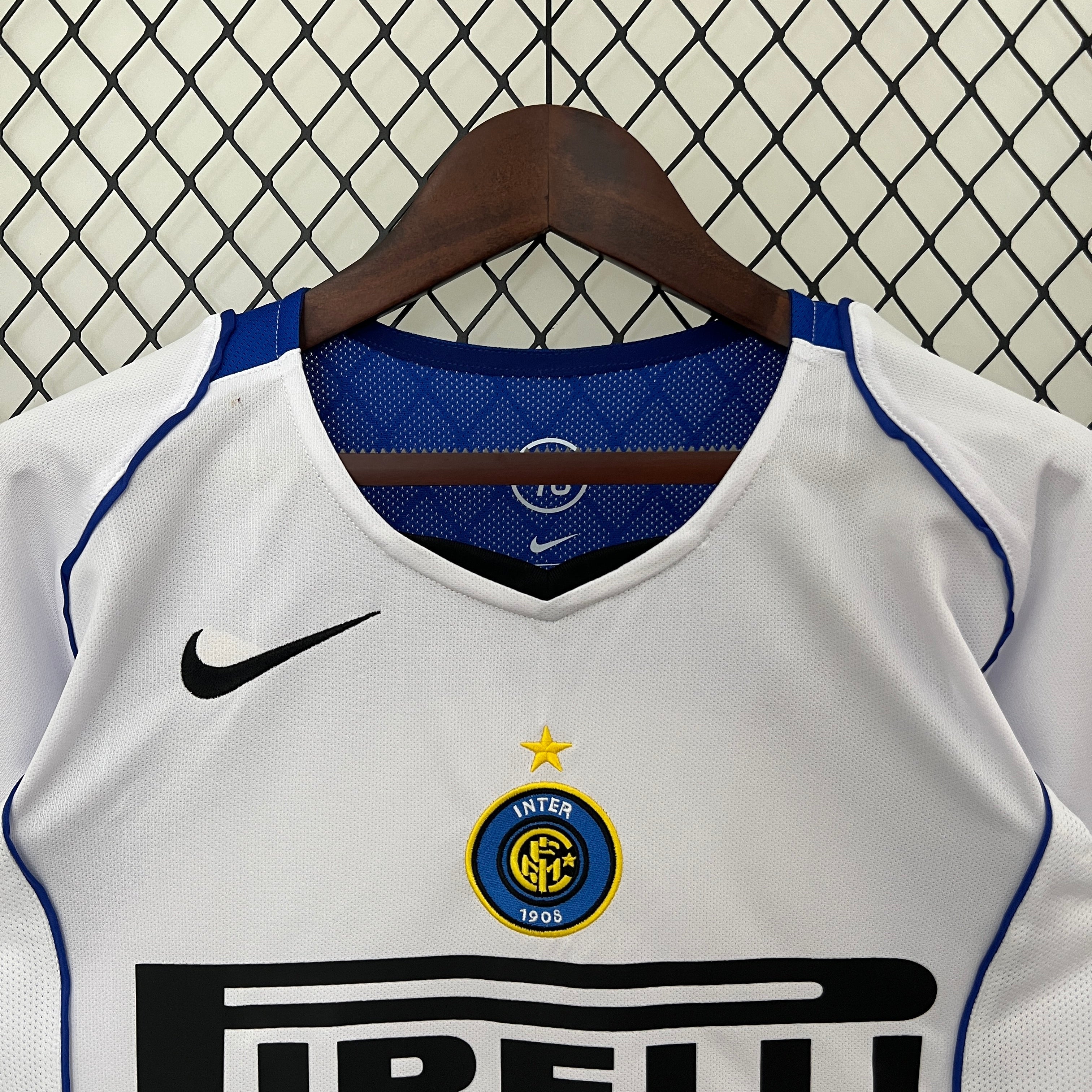 CAMISETA RETRO INTER MILAN 2004/2005