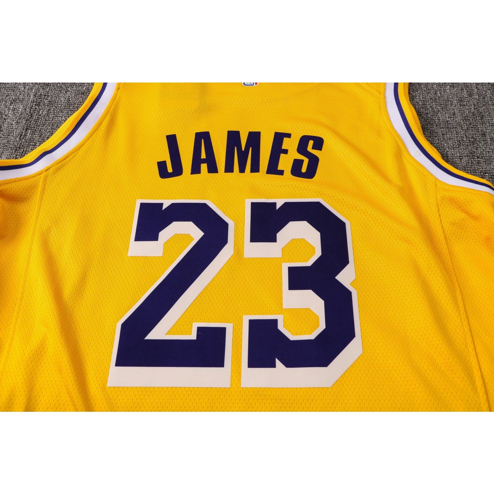 CAMISETA JAMES LAKERS