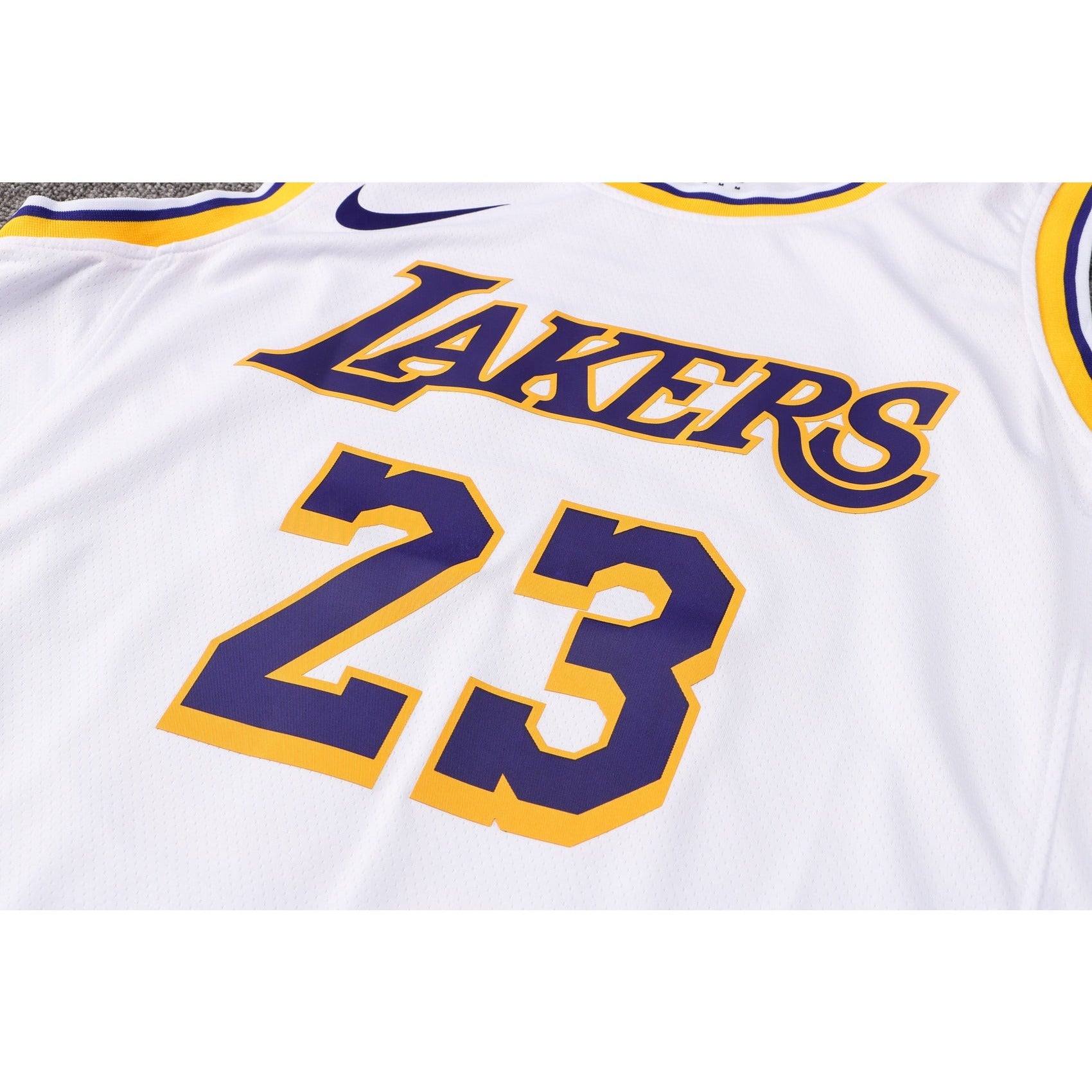 CAMISETA JAMES LAKERS