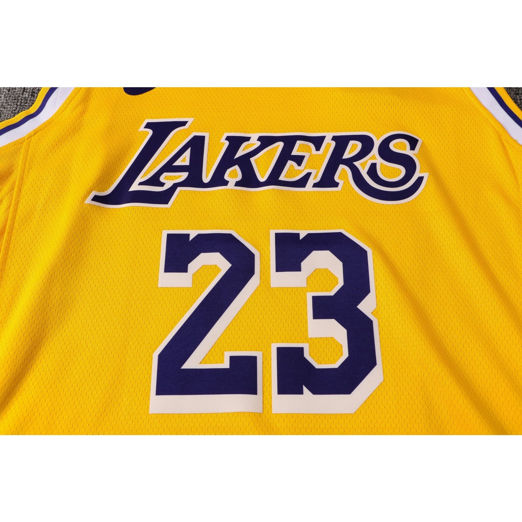 CAMISETA JAMES LAKERS