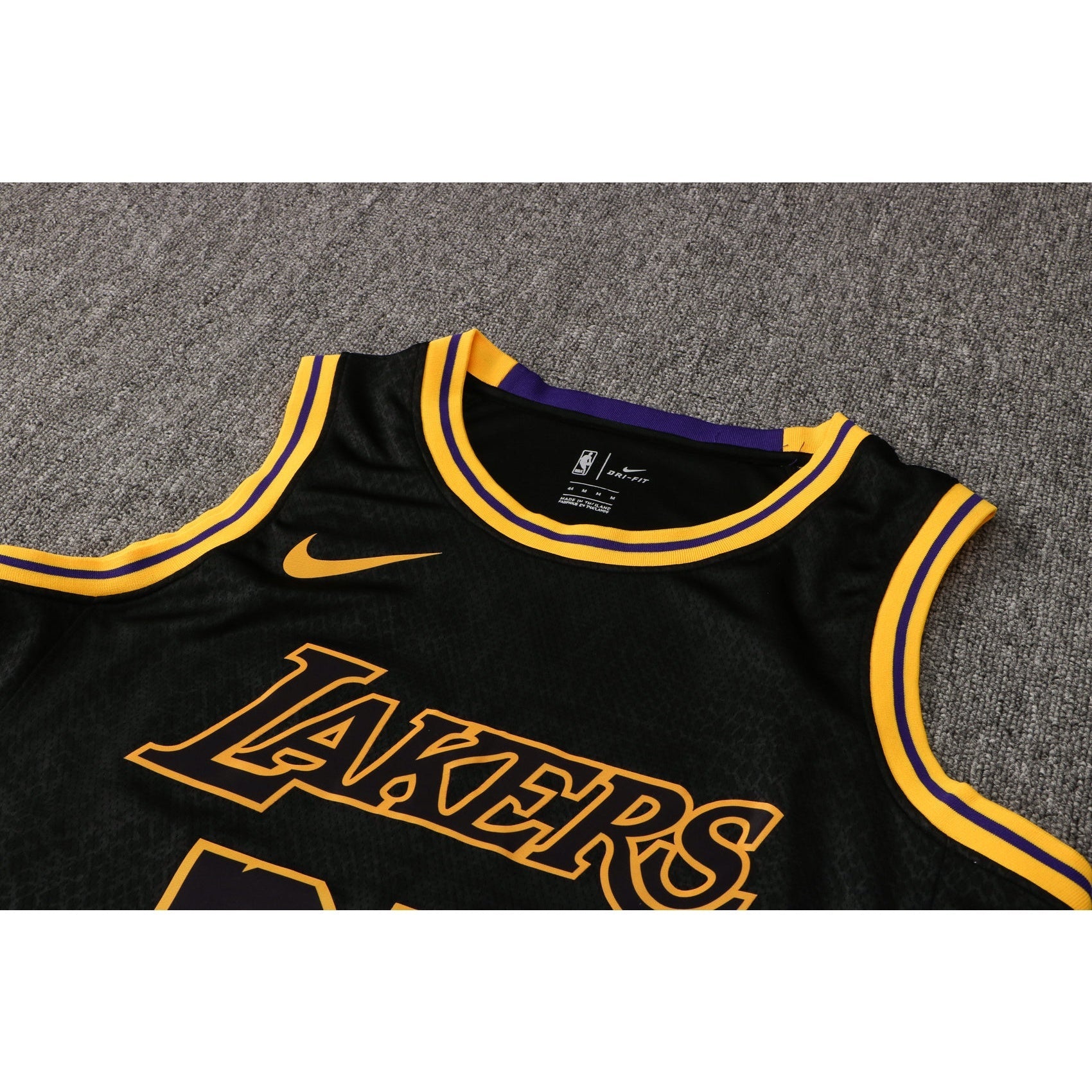 CAMISETA JAMES LAKERS
