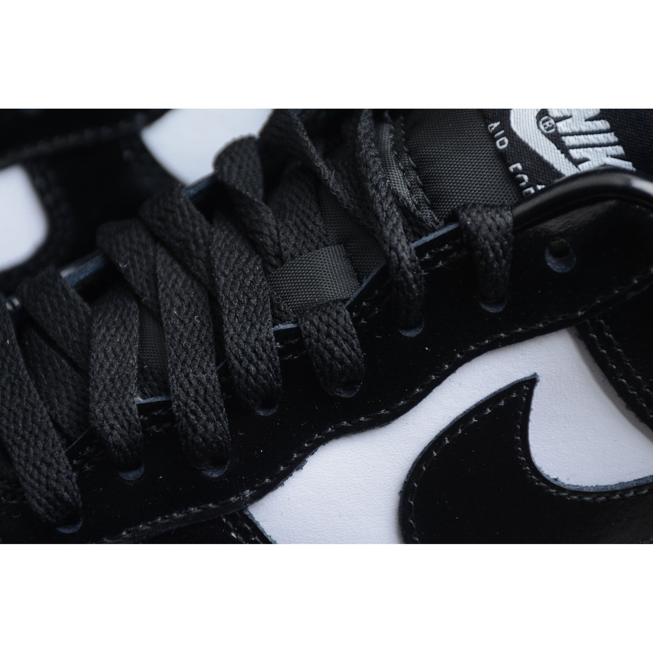 NEW AIR FORCE 1 BLACK AND WHITE