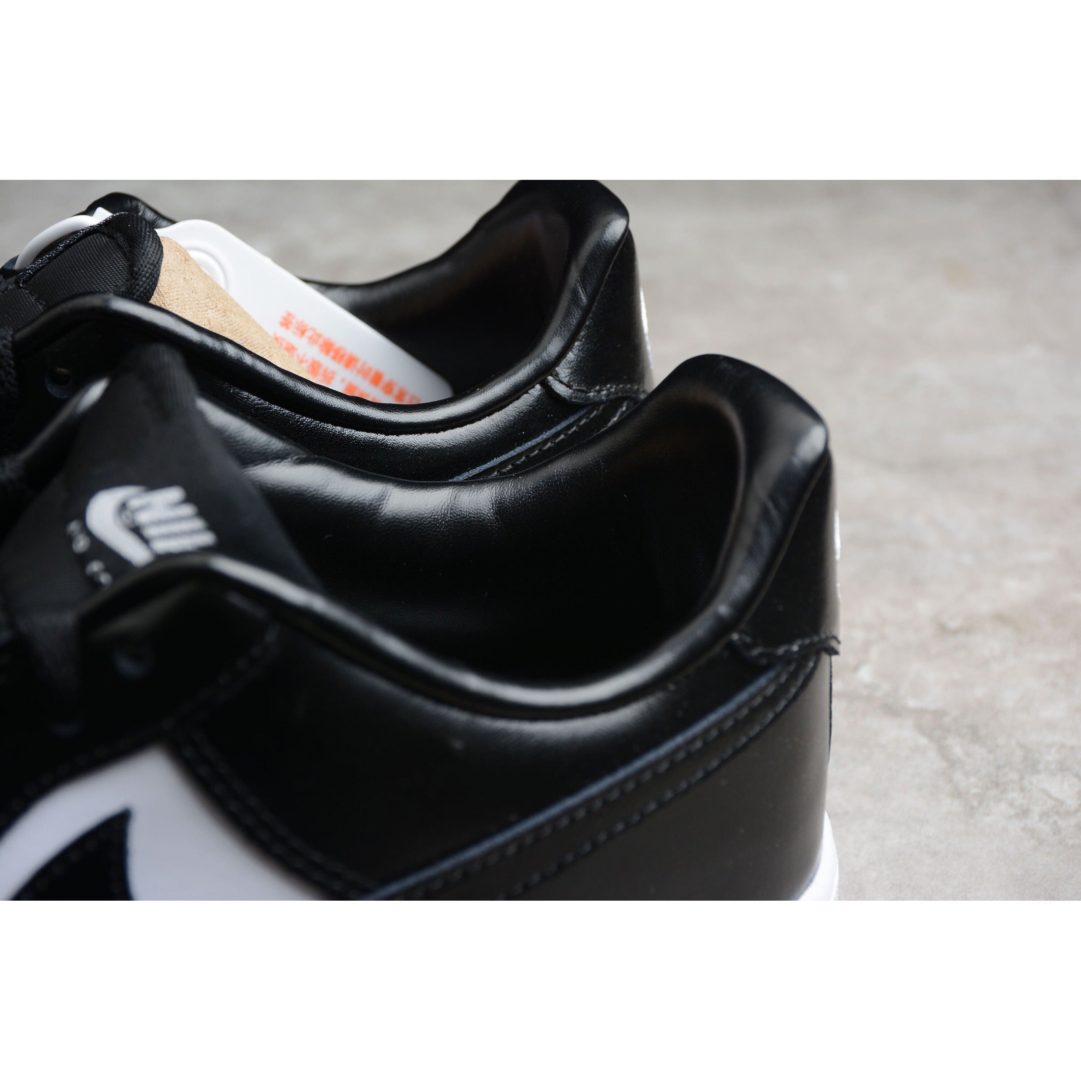 NEW AIR FORCE 1 BLACK AND WHITE