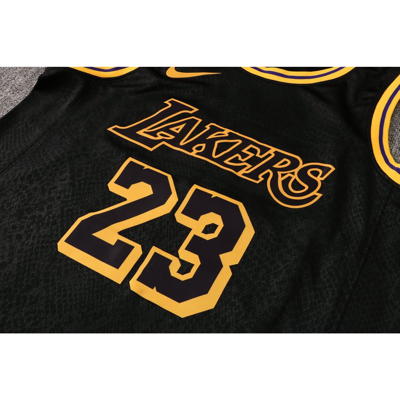 CAMISETA JAMES LAKERS