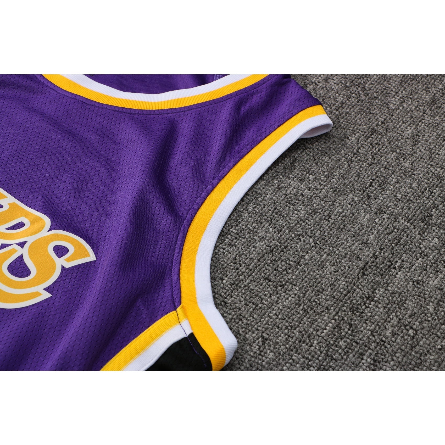 CAMISETA JAMES LAKERS