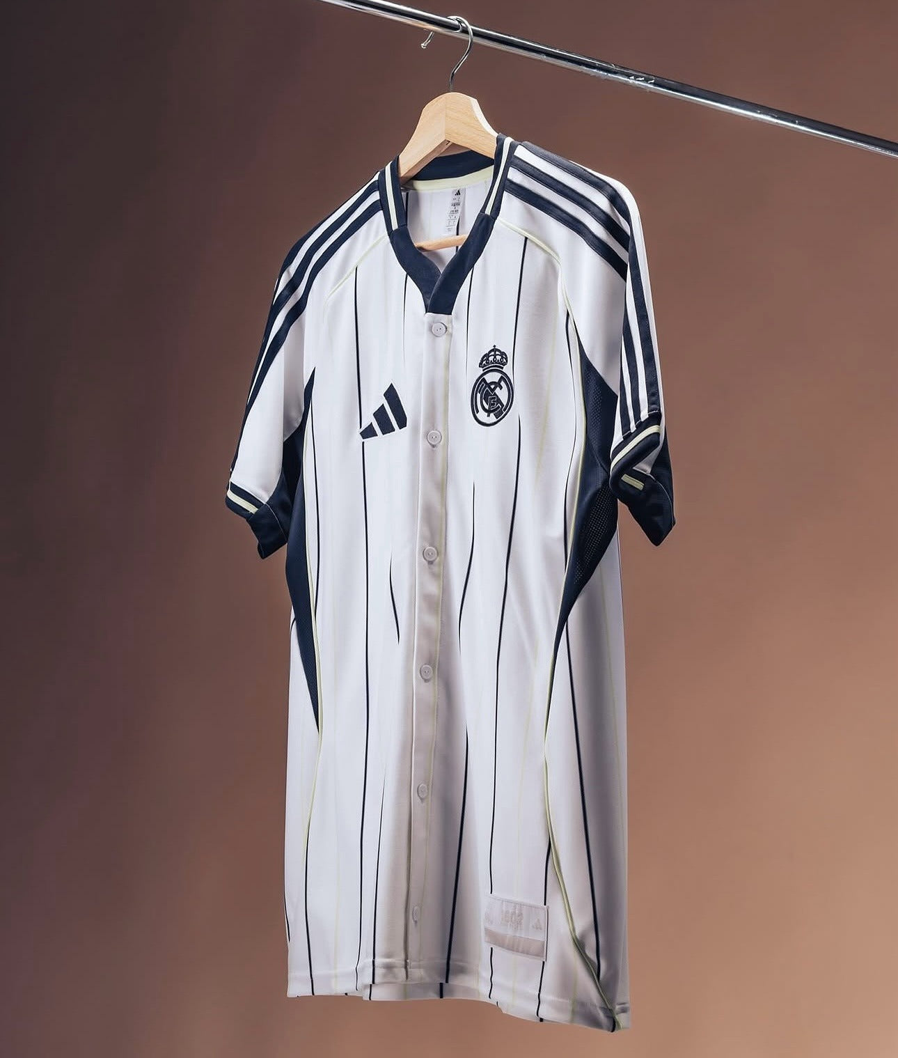 NEW CAMISETA BEISBOLERA REAL MADRID ED US 2025/26
