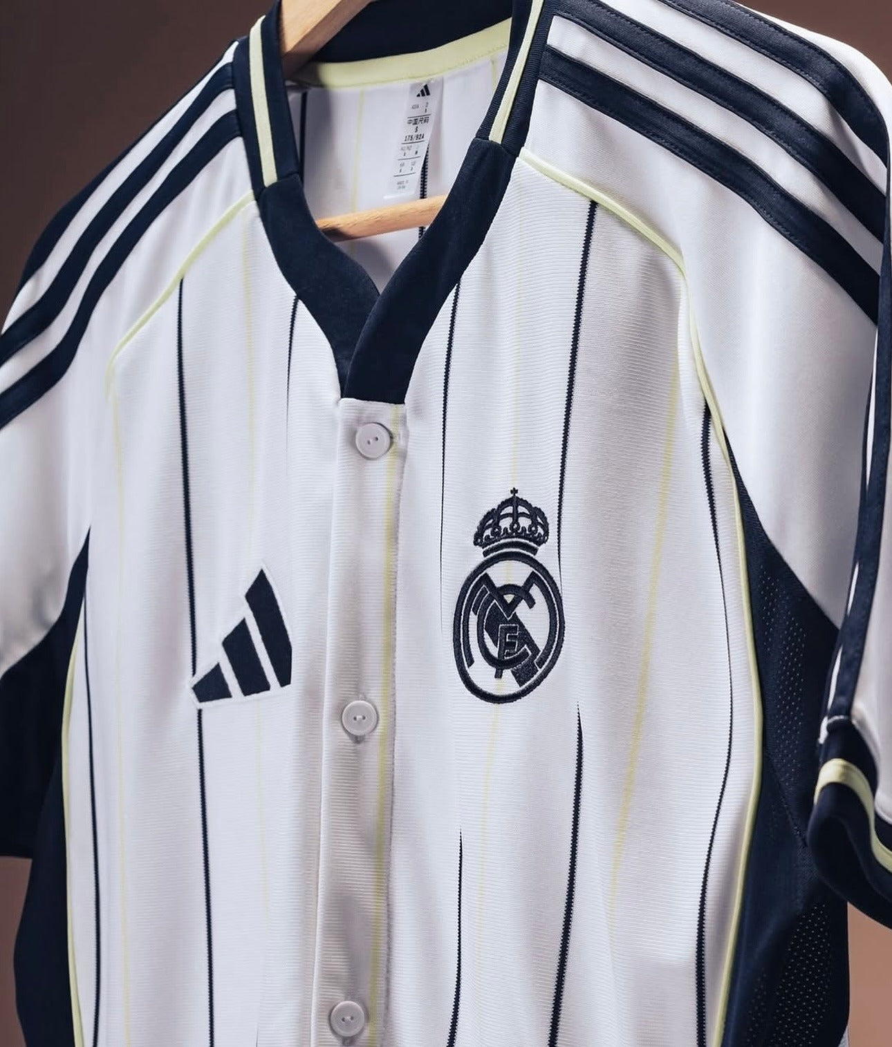 NEW CAMISETA BEISBOLERA REAL MADRID ED US 2025/26