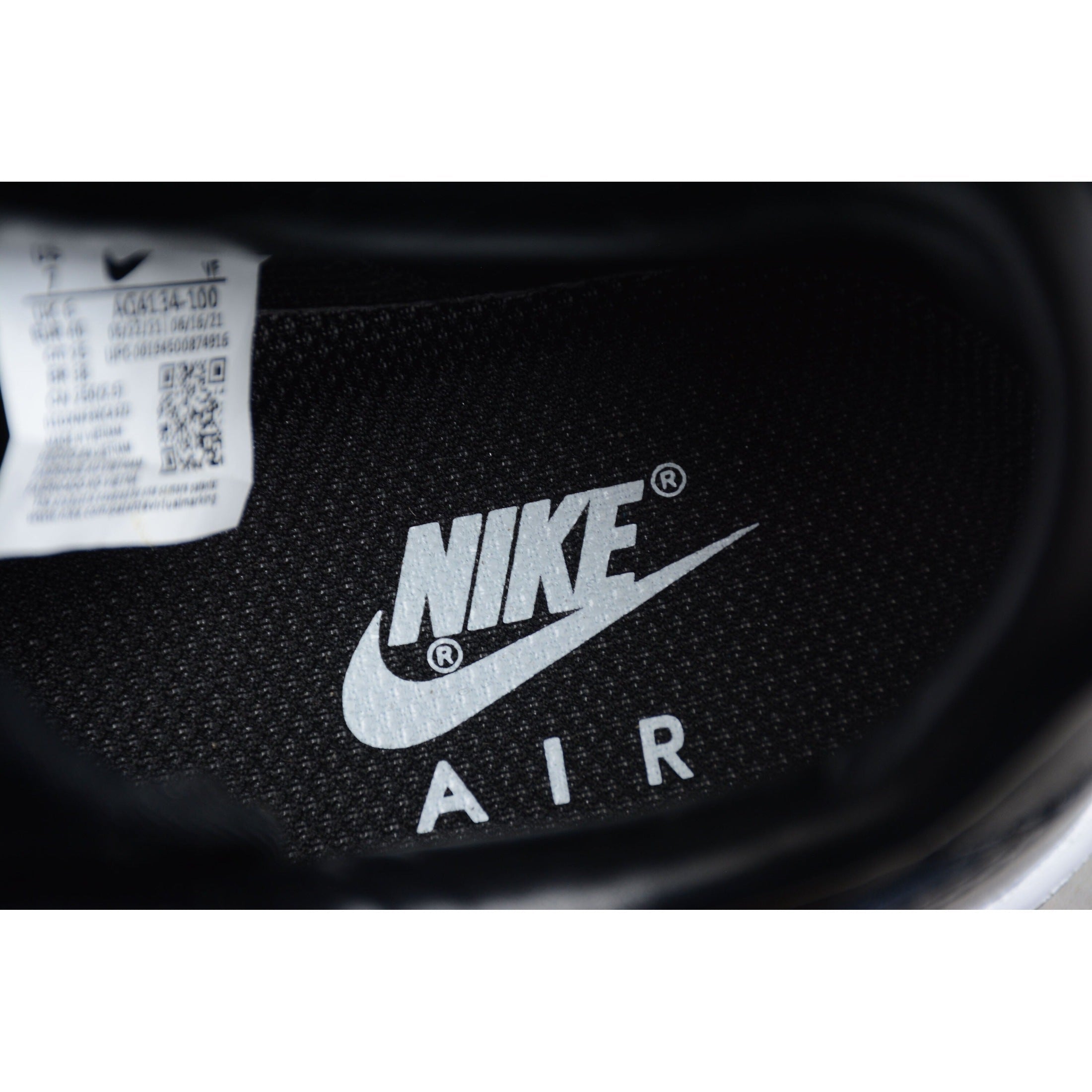 NEW AIR FORCE 1 BLACK AND WHITE