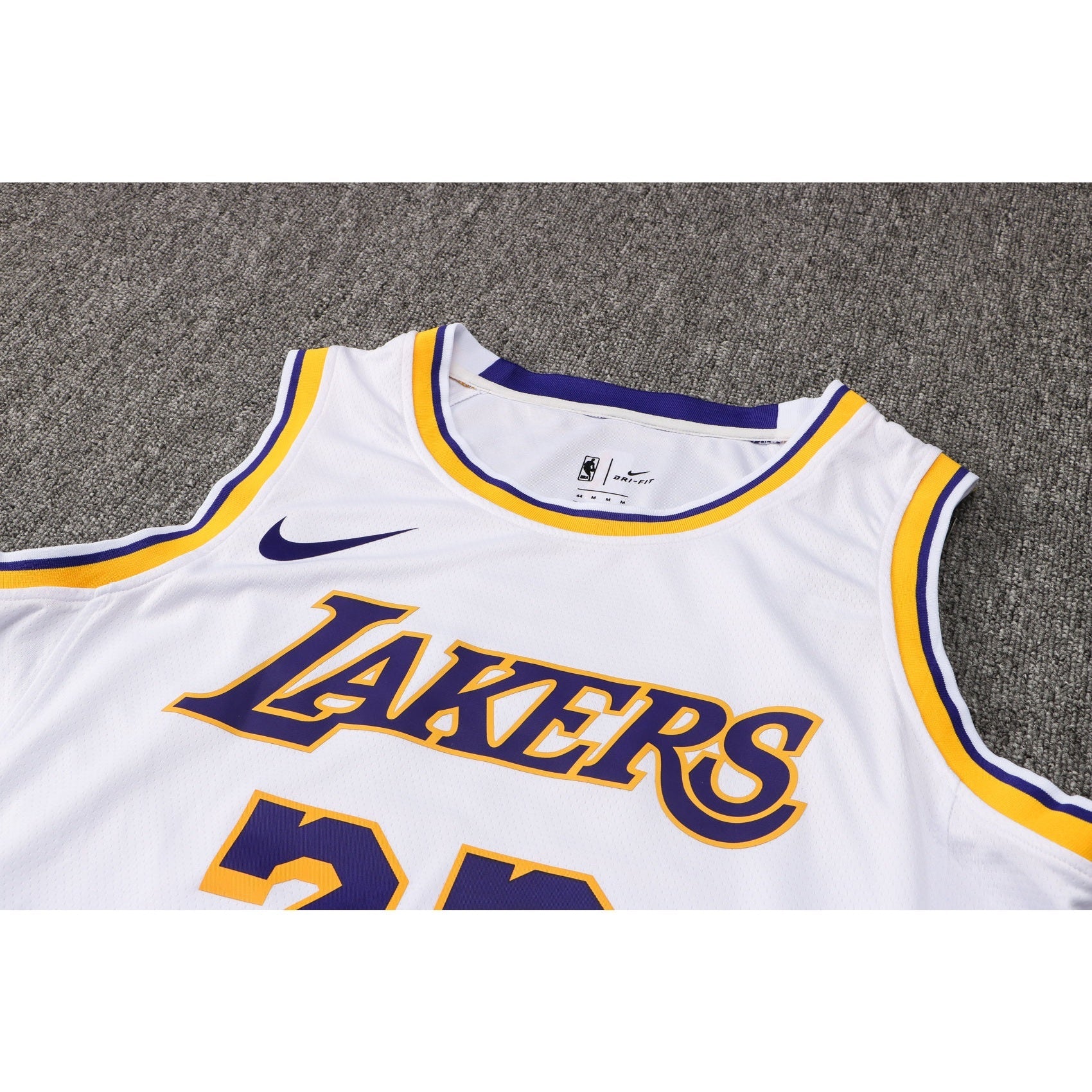 CAMISETA JAMES LAKERS
