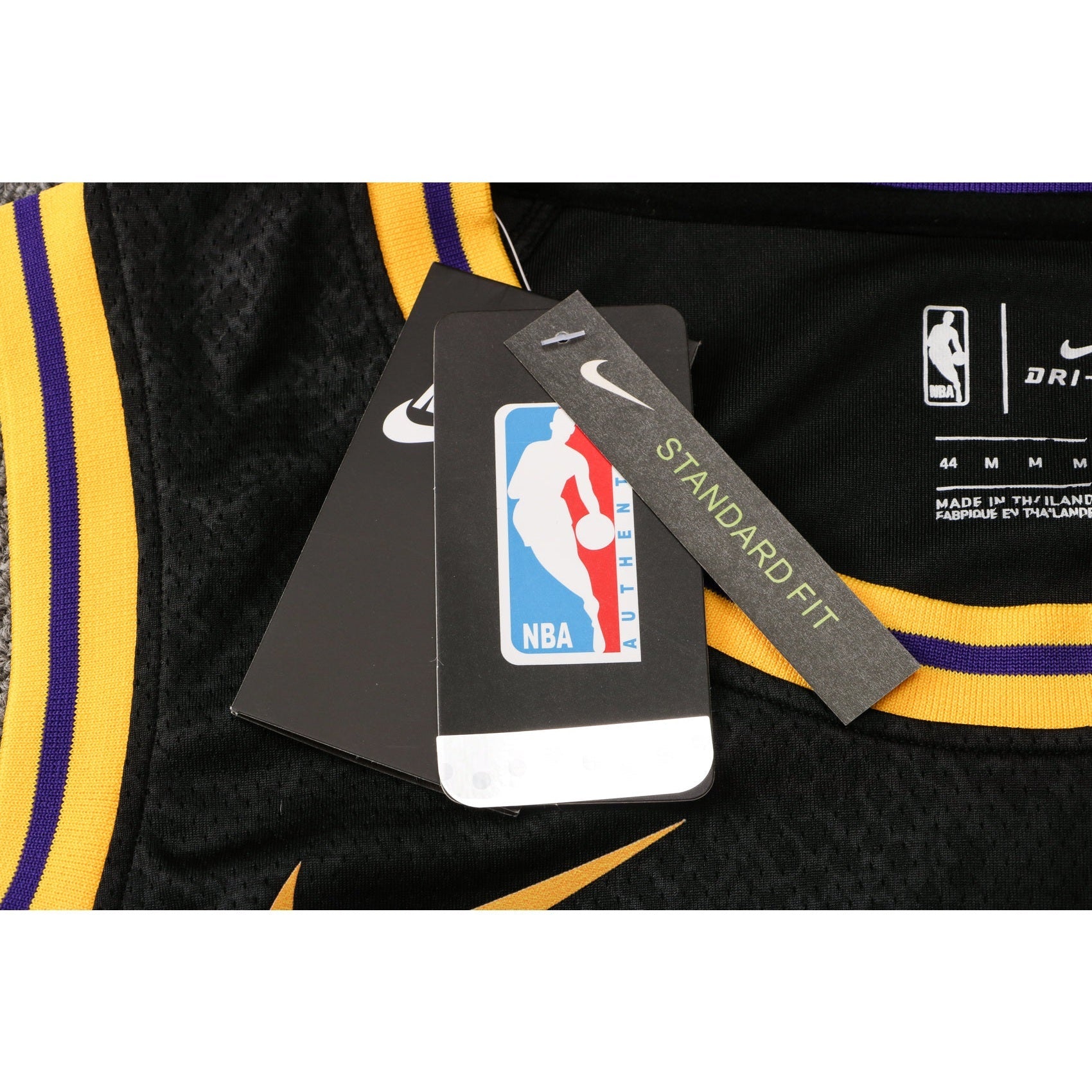 CAMISETA JAMES LAKERS