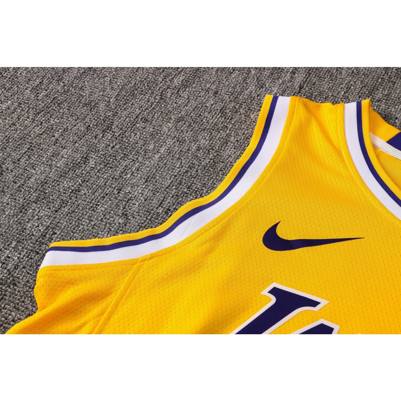 CAMISETA JAMES LAKERS