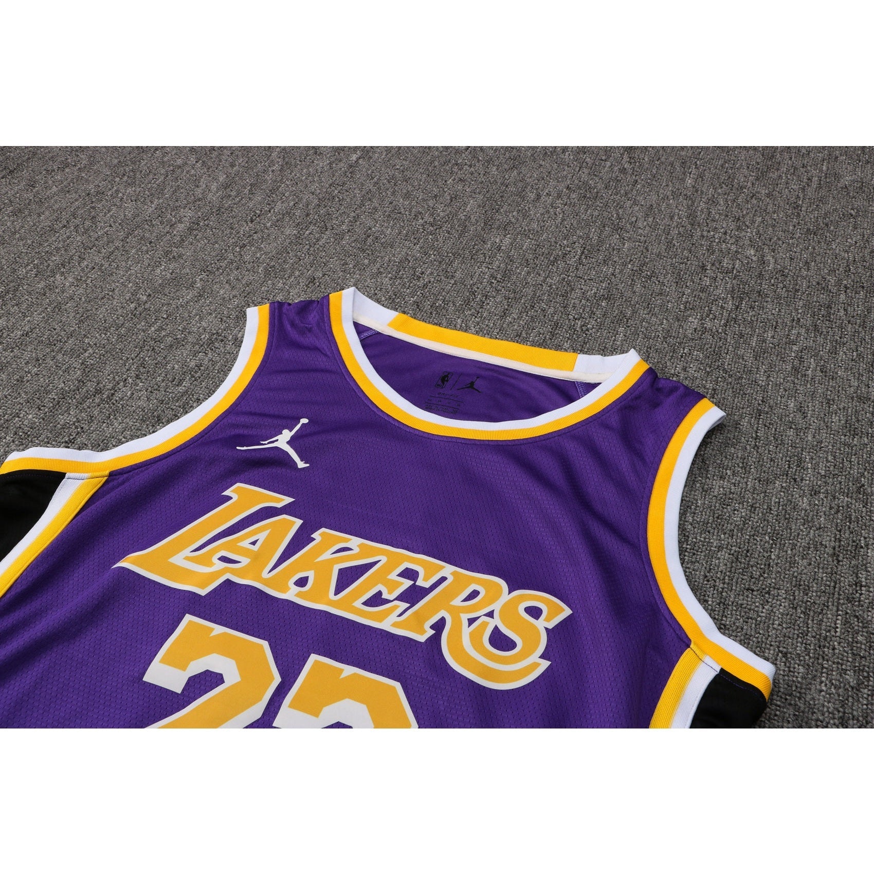 CAMISETA JAMES LAKERS