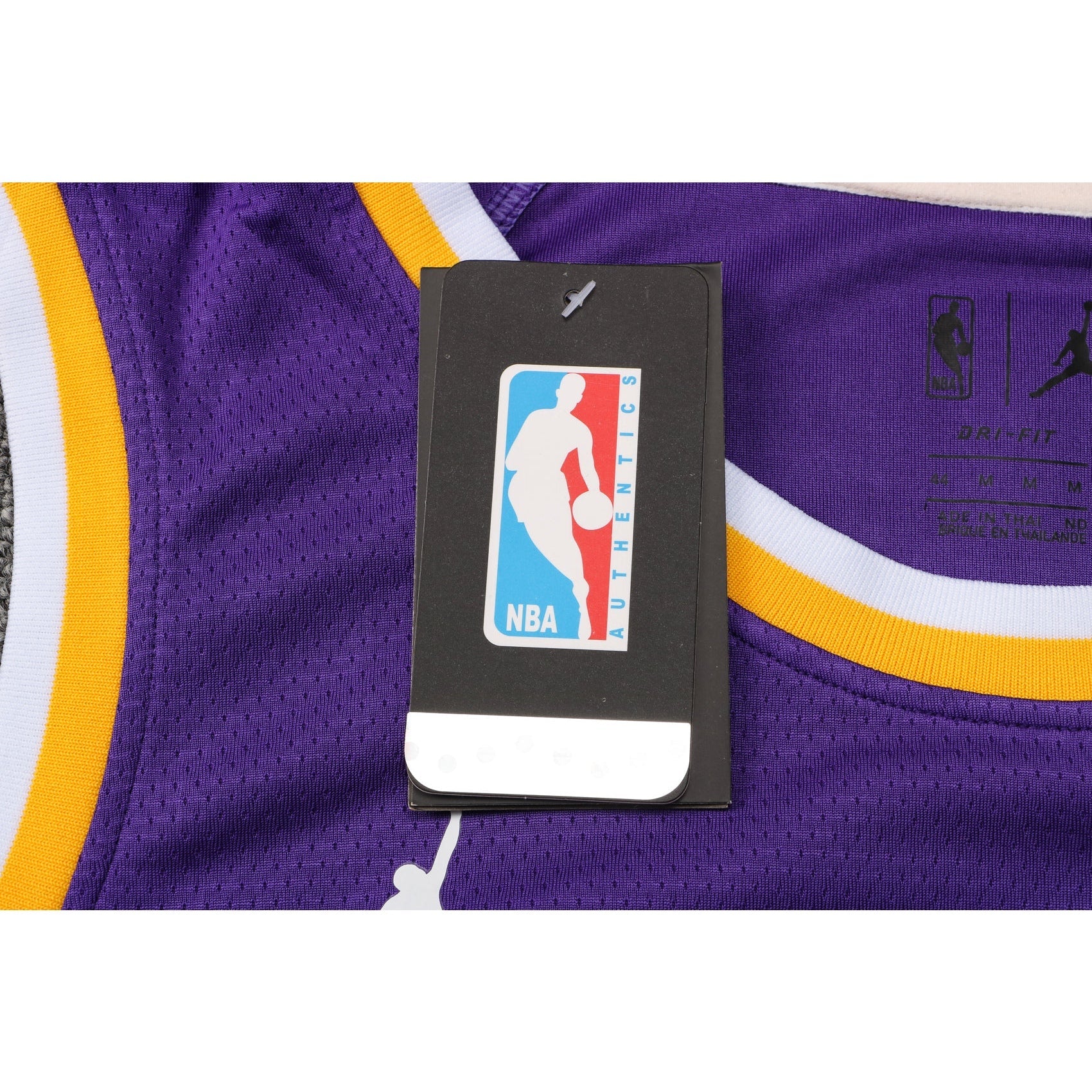CAMISETA JAMES LAKERS