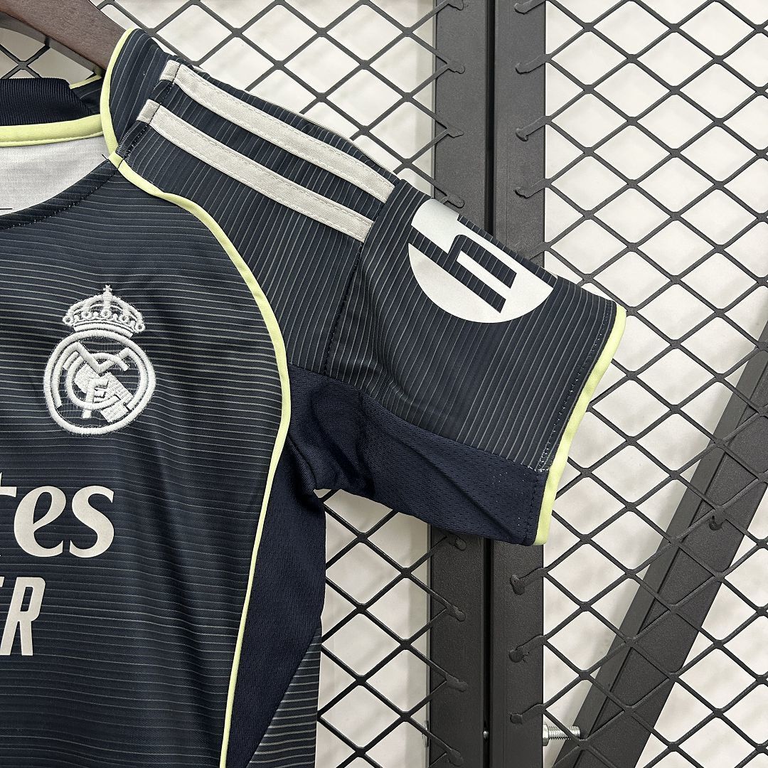 (NIÑO) CONJUNTO REAL MADRID 2º 2025/26
