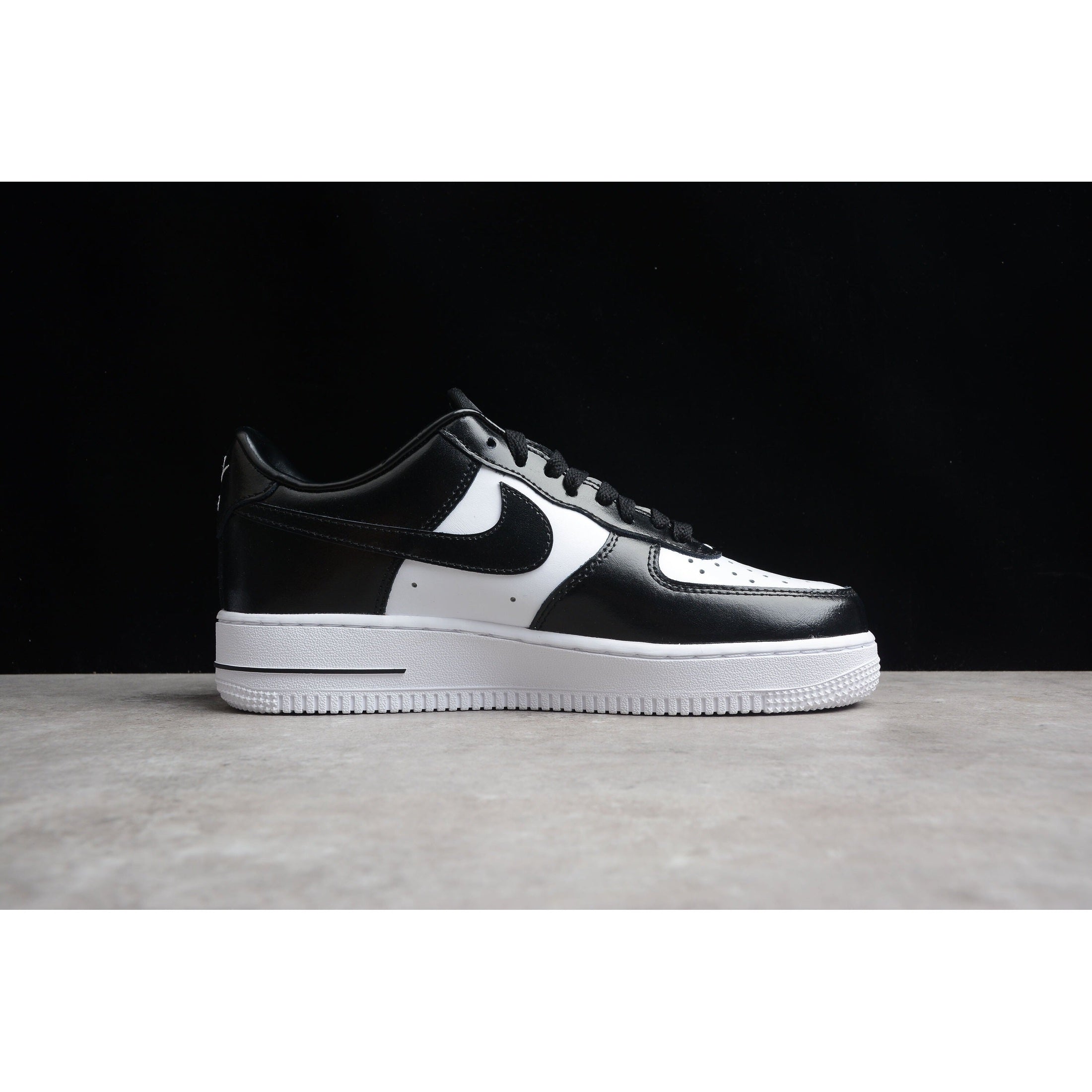 NEW AIR FORCE 1 BLACK AND WHITE