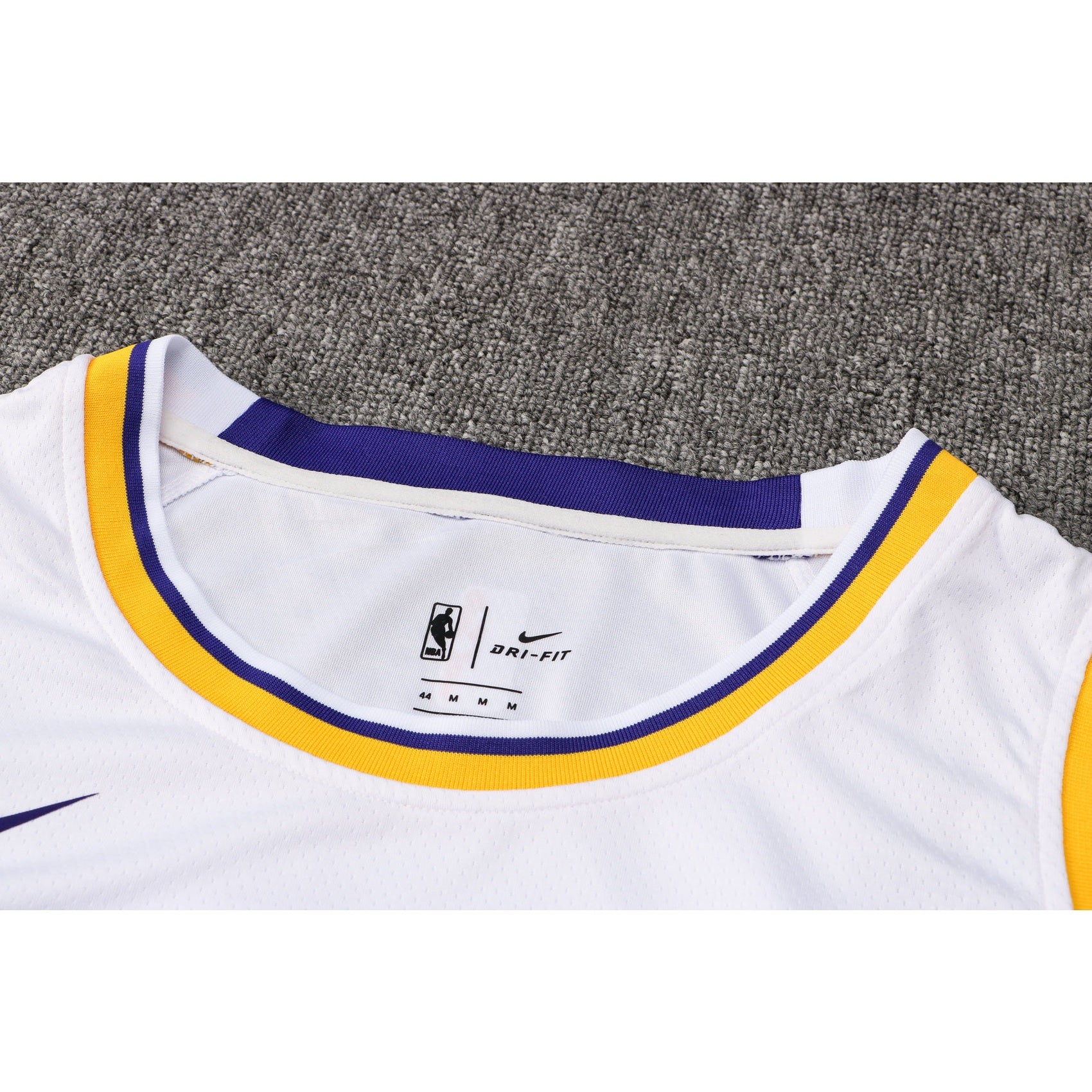 CAMISETA JAMES LAKERS
