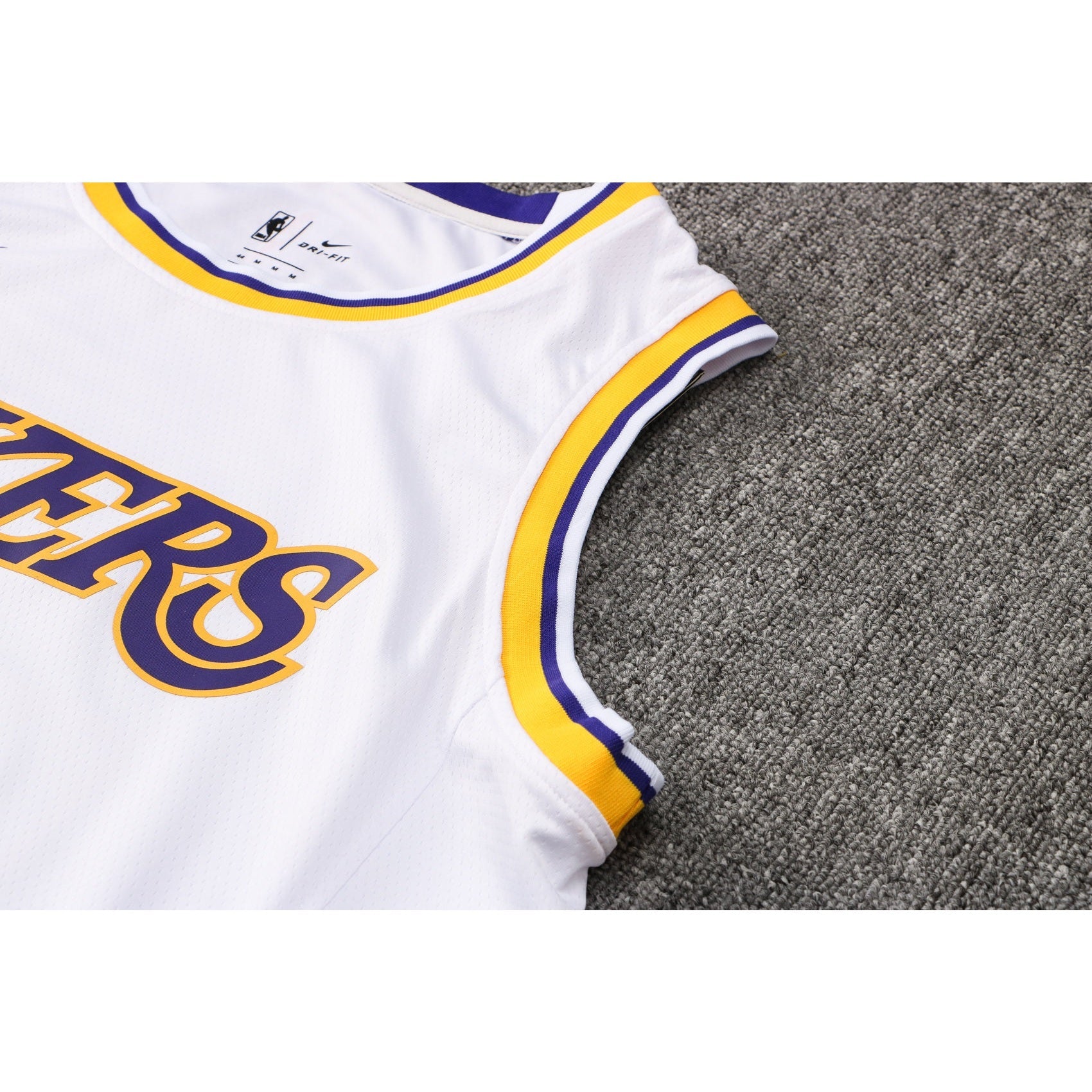 CAMISETA JAMES LAKERS